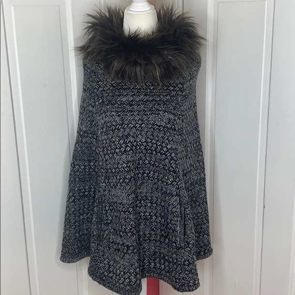 STEVE MADDEN•PONCHO - Picture 2 of 10
